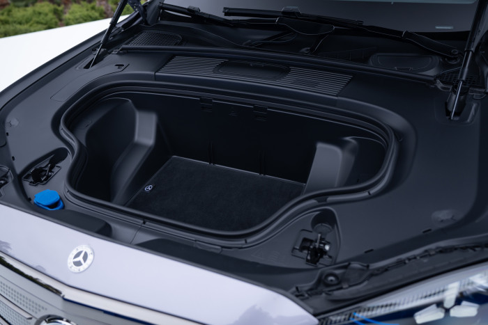 Der Stauraum in der Front (Frunk) fasst 101 Liter. (Foto: Mercedes-Benz)  