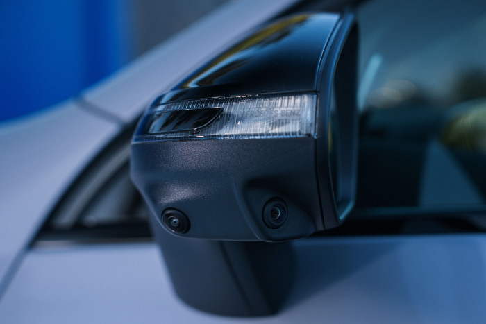 Die zusätzlichen Kameras an den Außenspiegeln sollen überwachtes autonomes Fahren nach Level 2++ ermöglichen. (Foto: Mercedes-Benz) 