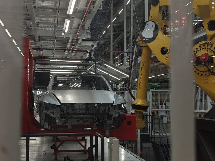 Die 15 Pressteile der Karosserie kommen aus dem eigenen Presswerk. (Foto: Friedhelm Greis/Golem)