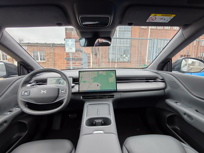 Die Sitze der Performance-AWD-Version sind aus Nappaleder und haben eine Heizung und Lüftung. Platz ist im G6 reichlich, auch für Stauraum ist gesorgt. Ein Handschuhfach gibt es aber nicht. (Bild: Martin Wolf/Golem)