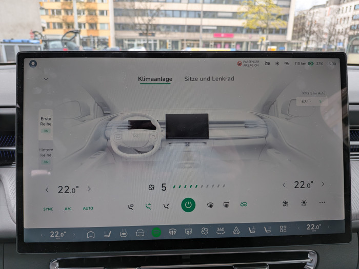 Das vollständige Klimamenü muss in der Regel nicht aufgerufen werden, der Automatikmodus funktioniert gut. (Bild: Tobias Költzsch/Golem)