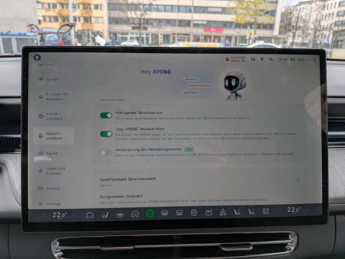 Der Sprachassistent funktioniert in unserem Test gut, wenngleich er in den Formulierungen manchmal etwas pingelig ist. (Bild: Tobias Költzsch/Golem)