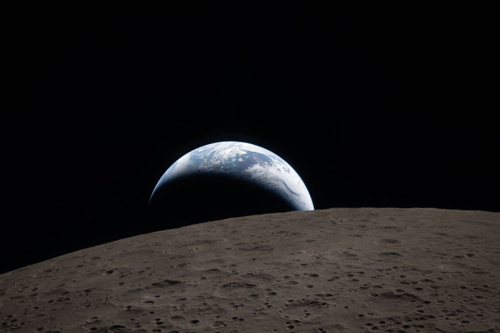 ... den Erduntergang der sichelförmigen Erde beobachten. (Bild: Nasa)