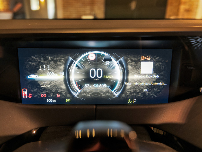 Wie beim No. 8 können Fahrer des No. 7 verschiedene Ansichten für die Displays konfigurieren. (Bild: Tobias Költzsch/Golem)