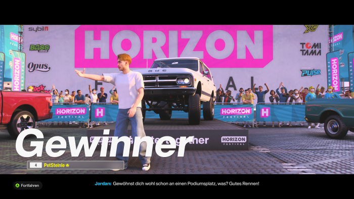 Nach gewonnenen Rennen wird gefeiert! (Bild: Microsoft; Screenshot: Golem)