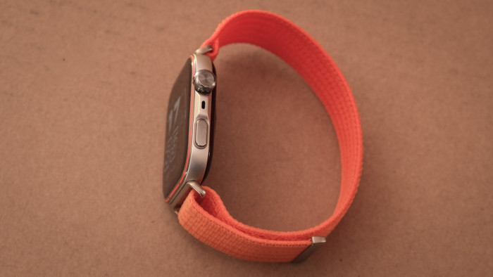 Die Watch Fit 5 Pro ist schön dünn. (Bild: Steinlechner / Golem)