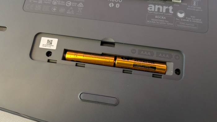 Im Batteriefach gibt es keinen Platz für den Bolt-USB-Dongle. (Bild: Ingo Pakalski/Golem)
