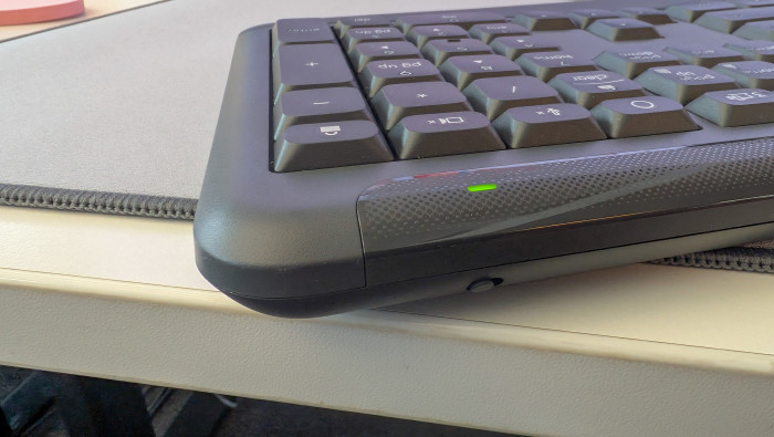Die Tastatur Signature Comfort Plus lässt sich mit einem Schiebeschalter abschalten. (Bild: Ingo Pakalski/Golem)