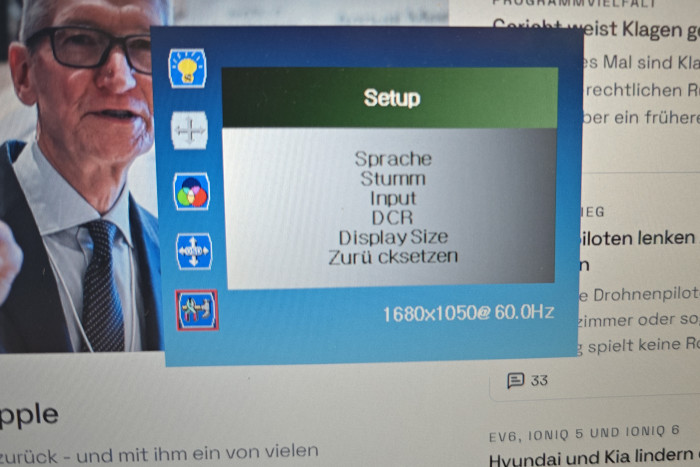Die voreingestellte Sprache des Controllers war Chinesisch, doch es lassen sich über das Menü weitere Sprachen einstellen. (Foto: Friedhelm Greis/Golem)