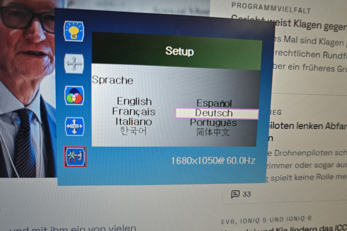 Deutsch oder Englisch sind ebenfalls verfügbar. (Foto: Friedhelm Greis/Golem)