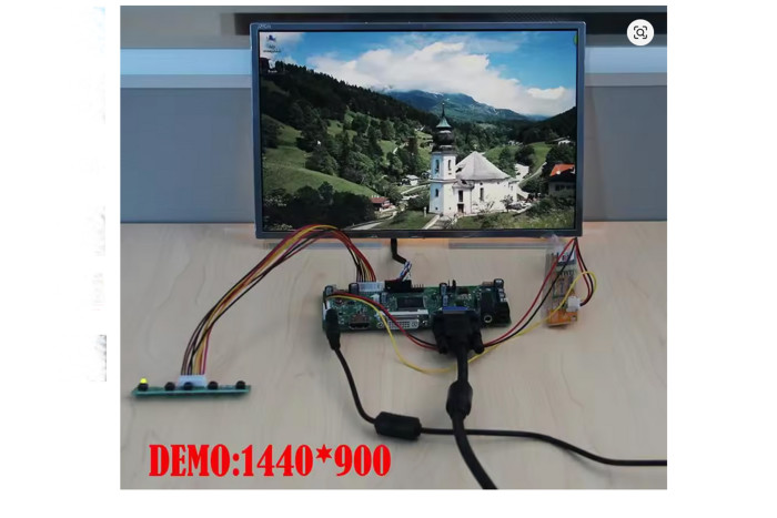 Zu dem Paket gehören noch zwei weitere Platinen für die Hintergrundbeleuchtung und das Steuermodul. (Aliexpress/Screenshot: Golem)