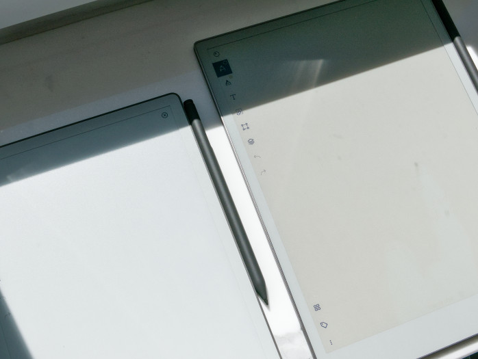 Verglichen mit dem Paper Pro ist das Graustufendisplay des Paper Pure heller. (Bild: Tobias Költzsch/Golem)