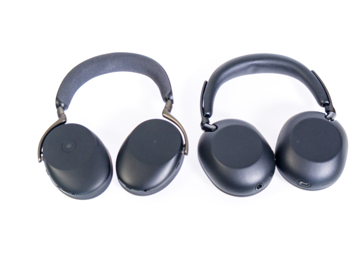 Links Jabras Evolve 3 85 und rechts der WH-1000XX (Bild: Martin Wolf/Golem)