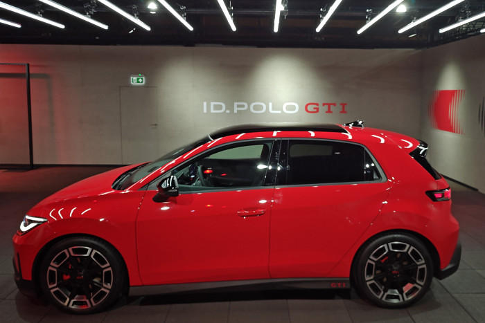 Der Polo GTI ist mit 4,1 m fast fünf Zentimeter länger als die Standardversion, was auf die weiter nach vorn ragenden Lufteinlässe zurückzuführen sein dürfte. (Foto: Friedhelm Greis/Golem) 