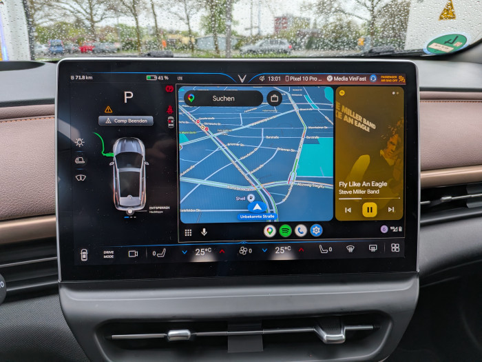 Der VF6 unterstützt Android Auto und Carplay. (Bild: Tobias Költzsch/Golem)