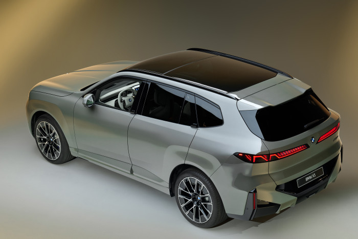 Die WLTP-Reichweite beträgt bis zu 845 km, die maximale Ladeleistung liegt bei 460 kW. (Foto: BMW) 