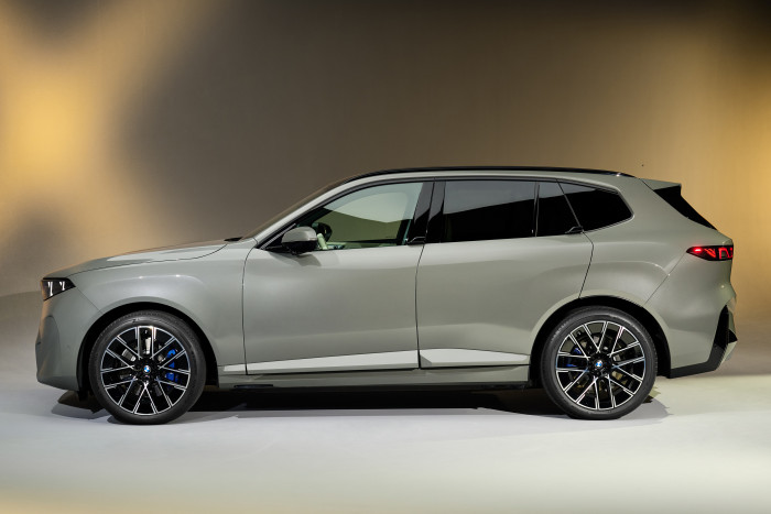 Der iX5 ist 4.994 mm lang, 2.000 mm breit und 1.748 mm hoch. (Foto: BMW) 