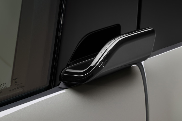 Ebenfalls neu sind die vier Türöffner in Form von sogenannten Winglets. (Foto: BMW) 