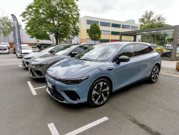 Der Leapmotor B05 ist eine Limousine mit Schrägheck. (Bild: Tobias Költzsch/Golem)