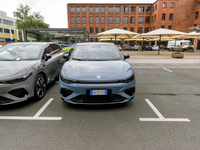 Die Front des B05 unterscheidet sich deutlich von der der bisherigen Leapmotor-Modelle und wirkt sportlicher. (Bild: Tobias Költzsch/Golem)