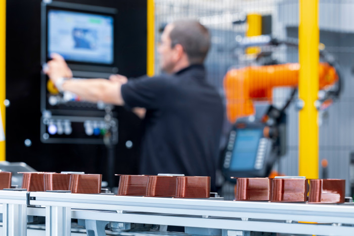 Dazu gehören 35 weltweit neue Prozesse und mehr als 30 Patentanmeldungen. (Foto: Mercedes-Benz) 