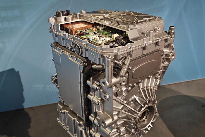 Die vordere Antriebseinheit verfügt über einen weiteren Motor. (Foto: Friedhelm Greis/Golem) 