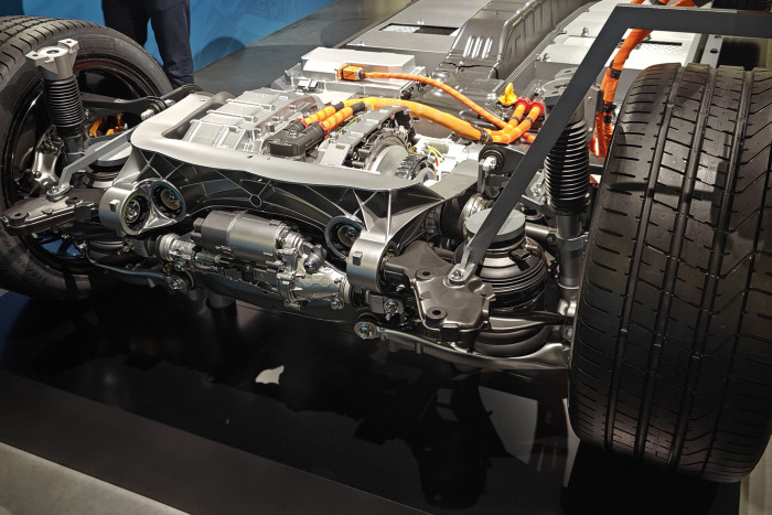 Die drei Motoren liefern zusammen eine Gesamtleistung von bis zu 860 kW (1.169 PS). (Foto: Friedhelm Greis/Golem) 