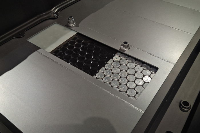 Die direktgekühlten Batteriezellen ermöglichen eine hohe Dauerleistung von 530 kw und eine Ladeleistung von bis zu 600 kW. (Foto: Friedhelm Greis/Golem) 