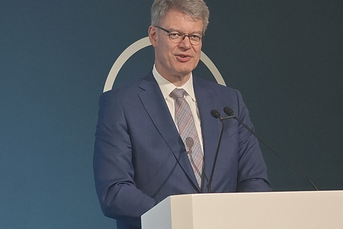 Bundesverkehrsminister Patrick Schnieder (CDU) sprach von einer Revolution im Elektroantrieb. (Foto: Friedhelm Greis/Golem) 
