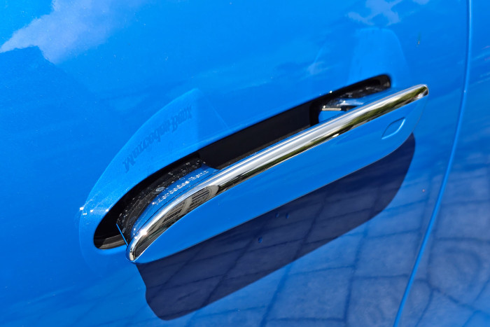 Die Türgriffe fahren automatisch ein und aus. (Foto: Martin Wolf/Golem)
