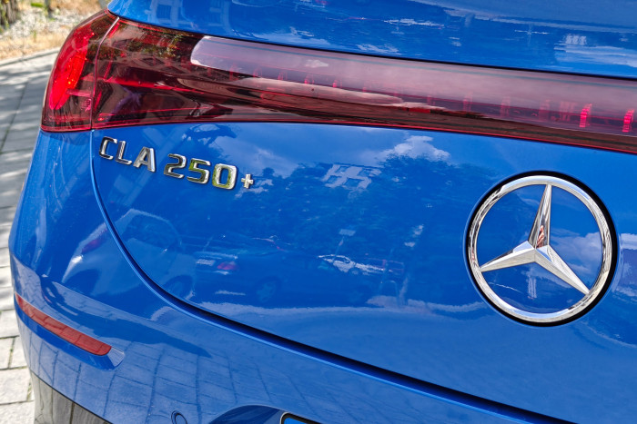 Die Limousine ist in den Versionen CLA 200, CLA 250, CLA 250+ und CLA 350 4Matic bestellbar. (Foto: Martin Wolf/Golem)