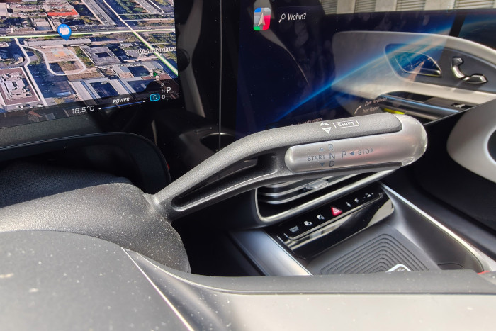 Über den Fahrwahlhebel lässt sich auch die Rekuperation einstellen. (Foto: Martin Wolf/Golem)