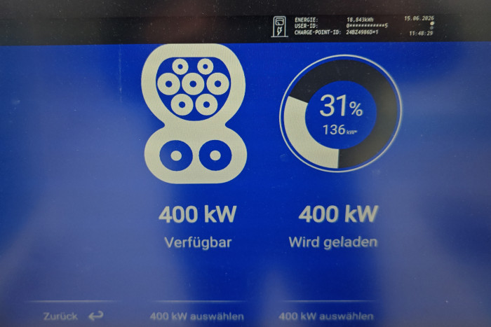 Nicht alle 400-kW-Säulen können die hohe Ladeleistung tatsächlich liefern. (Foto: Friedhelm Greis/Golem)