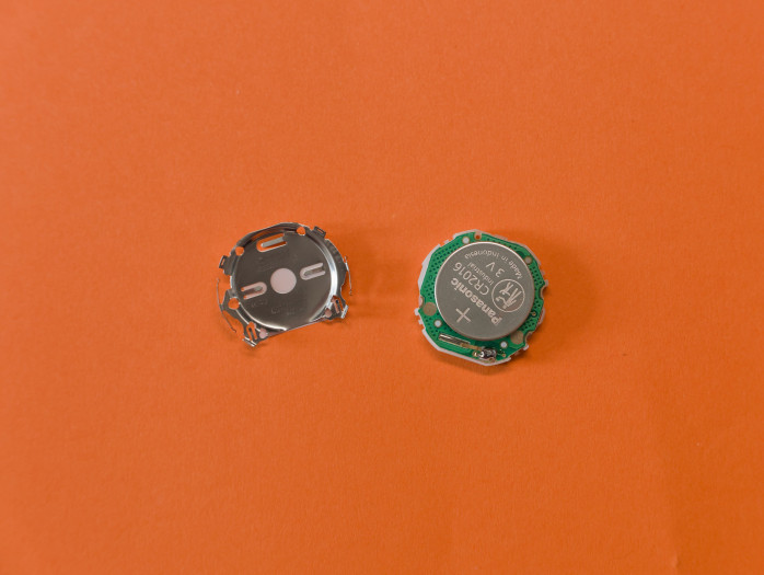 Das Standardmodul der F-91W mit entfernter Batterieabdeckung (Bild: Tobias Költzsch/Golem)