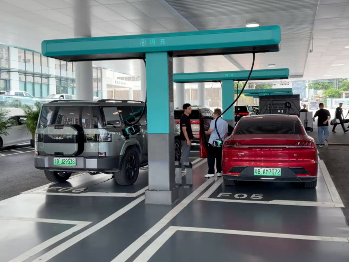 Flash-Charging-Station von BYD im chinesischen Shenzhen (Bild: Dirk Kunde)
