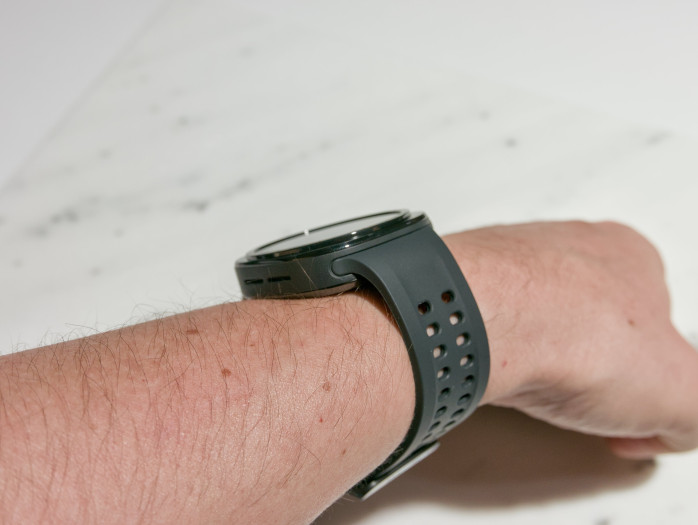 Die Galaxy Watch Ultra 2 am Handgelenk (Bild: Tobias Költzsch/Golem)