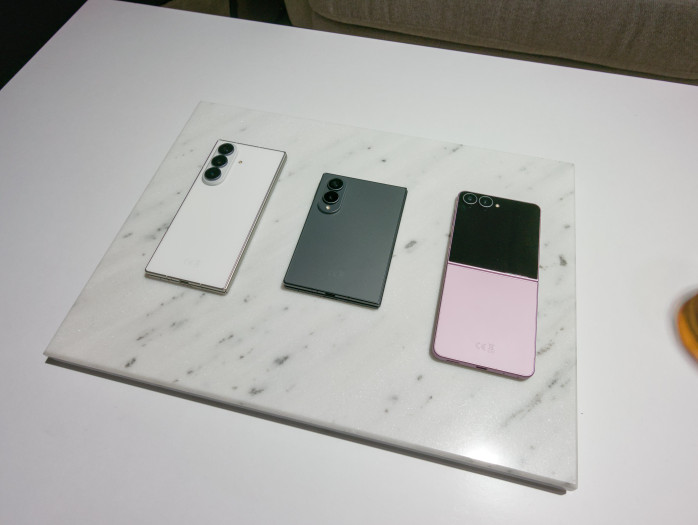 Das Galaxy Z Fold 8 Ultra, Galaxy Z Fold 8 und Galaxy Z Flip 8 (von links nach rechts) (Bild: Tobias Költzsch/Golem)