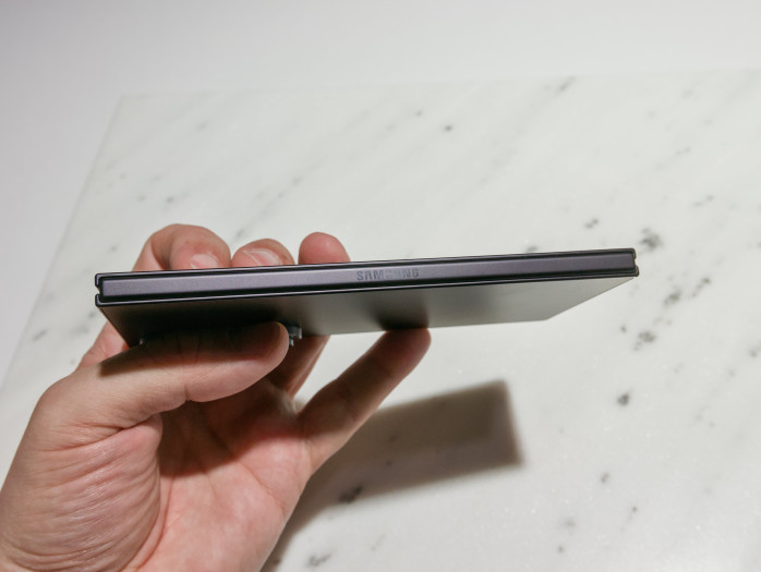 Das Scharnier des Fold 8 Ultra (Bild: Tobias Költzsch/Golem)