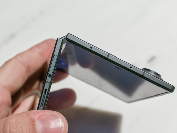 Das Scharnier des Galaxy Z Fold 8 Ultra (Bild: Tobias Költzsch/Golem)