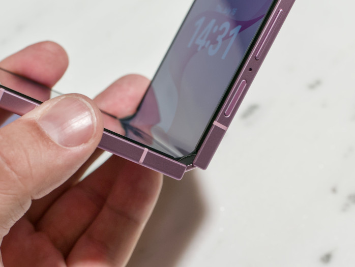 Das Scharnier des Galaxy Z Fold 8 (Bild: Tobias Költzsch/Golem)