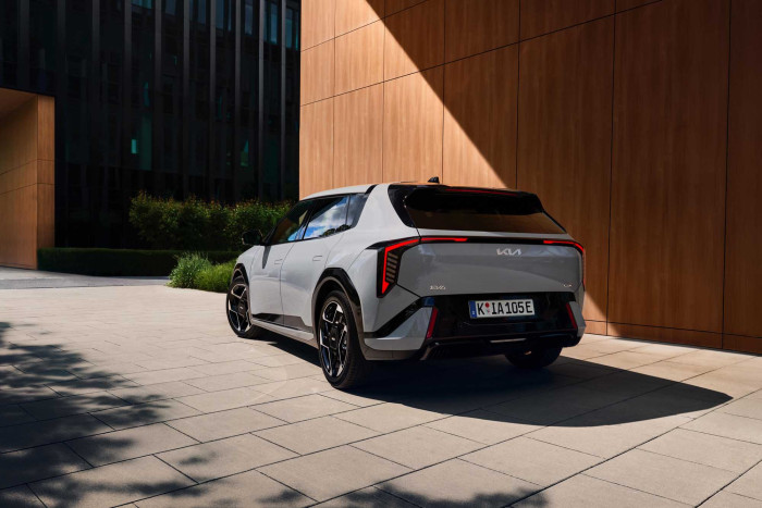 Der Kia EV4 in der Version des Modelljahres 2027 (Bild: Kia)