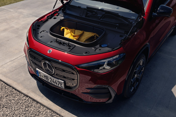 Der Stauraum unter der Fronthaube hat ein Volumen von 107 Litern. (Foto: Mercedes-Benz)