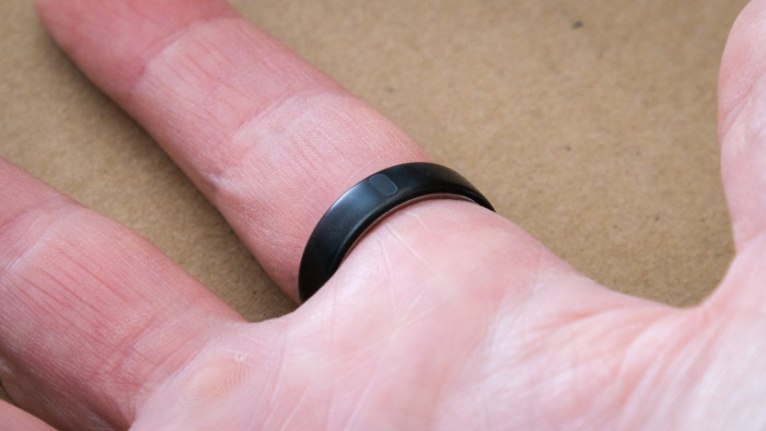 Die kleine Markierung am Ring sollte sich ungefähr an der gezeigten Position befinden. (Bild: Peter Steinlechner / Golem)