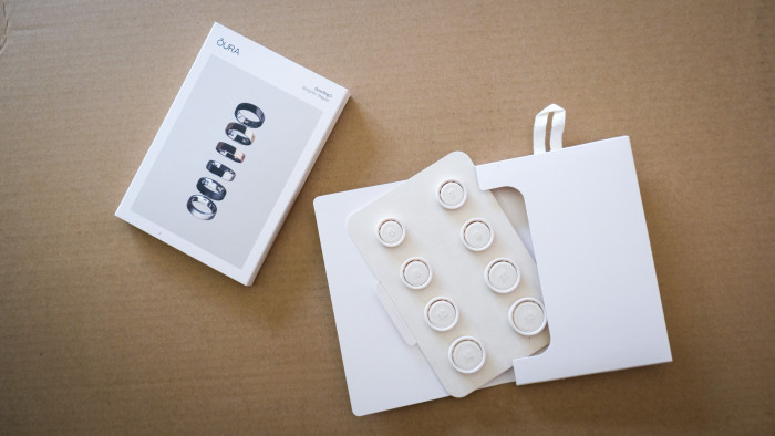 So sieht das Sizing Kit aus, das man zur Größenanpassung erhält. (Bild: Peter Steinlechner / Golem)