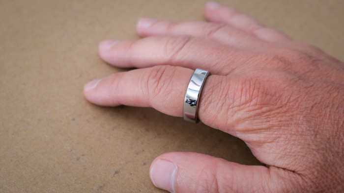 Gen 3 sollte an Zeige- oder Mittelfinger getragen werden. (Bild: Steinlechner / Golem)