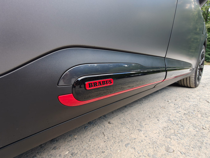 Die Brabus-Version hat einige Zierelemente - und bringt 475 kW Leistung. (Bild: Martin Wolf/Golem)