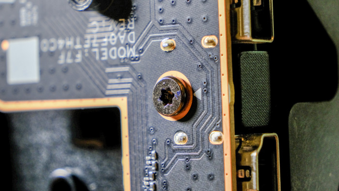 Die Steam Machine nutzt ausschließlich gleichgroße Torx-Schrauben. (Bild: Oliver Nickel/Golem)
