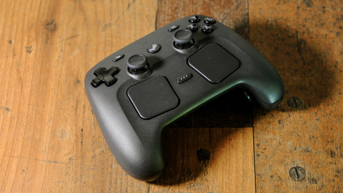 Der Steam Controller hat parallele Analog-Sticks. (Bild: Oliver Nickel/Golem)