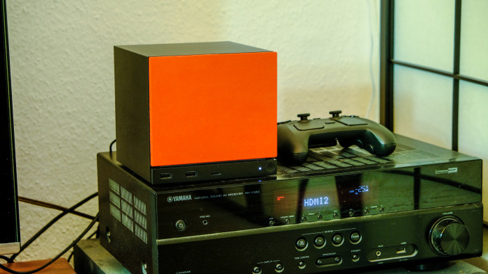 Die Steam Machine lässt sich an A/V-Systeme anschließen. (Bild: Oliver Nickel/Golem)