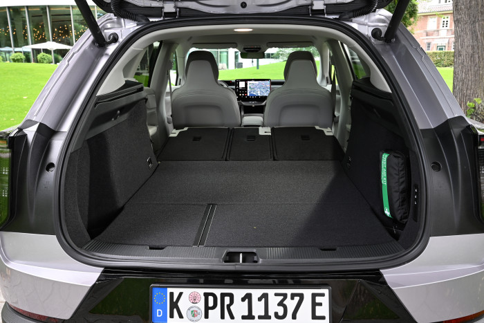 Bei umgeklappten Rücksitzen steht ein Stauraum von 1.647 Litern zur Verfügung. (Foto: Volvo)
